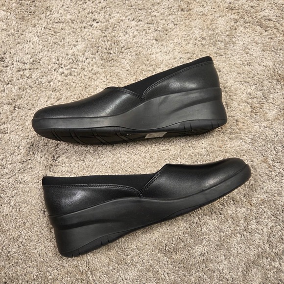Clarks Suttyn Walk Leather Wedge Slip-On Shoes Women's 9M Black Comfort Work - Picture 4 of 9